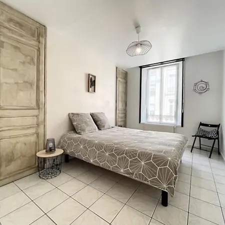 Apartment Au Coeur De Troyes